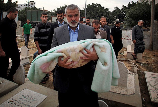 اسماعیل هنیه نوه اش را با دست خود دفن کرد (+عکس)