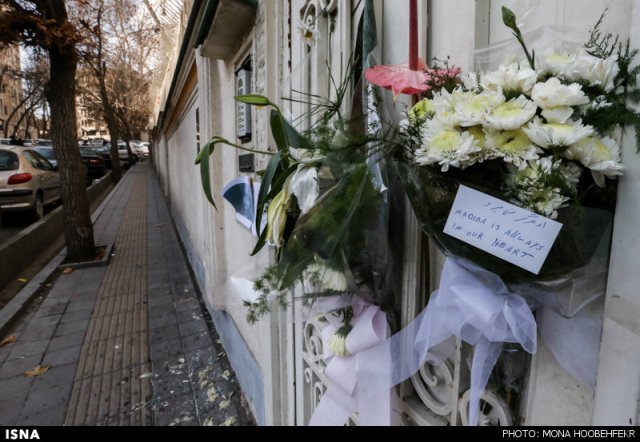 گلهای ایرانیان برای درگذشت ماندلا (عکس)