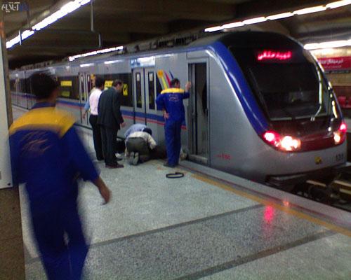 خودکشی در مترو ولیعصر