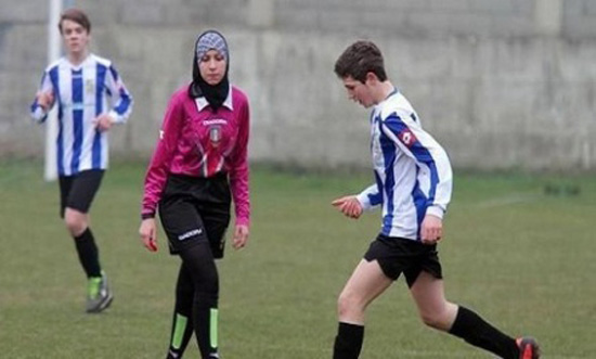 دختر محجبه داور فوتبال در ایتالیا (+عکس)