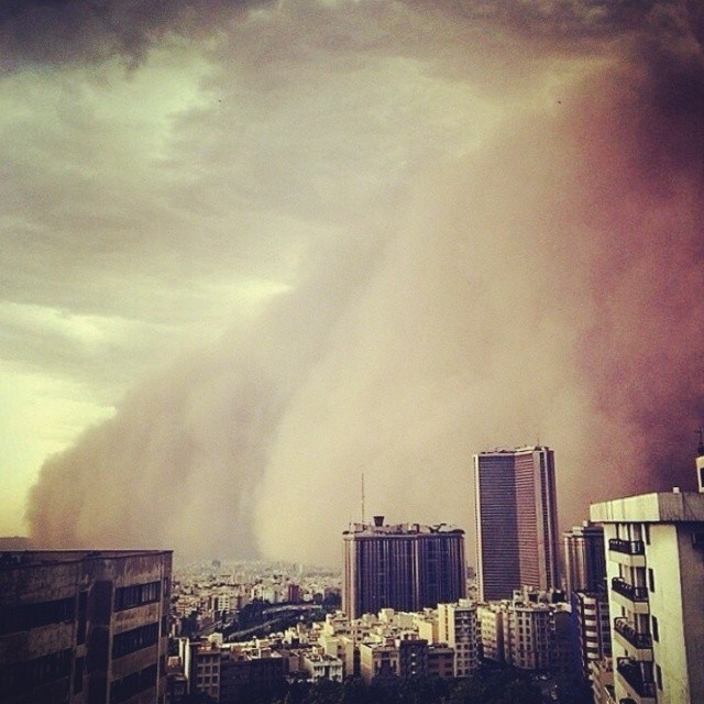 طوفان سیاه در تهران (+تصاویر)