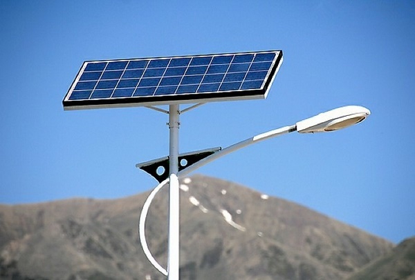 نصب ۲ عدد برج نور خورشیدی در محور زرند ـ کرمان