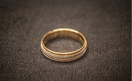این حلقه ازدواج مال کیست؟ (+عکس)