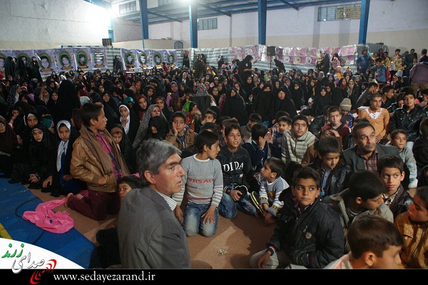 برگزاری مراسم جشن انقلاب در روستای شهرک طالقانی زرند