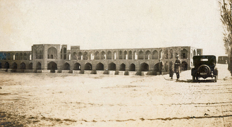 عکسی از پل خواجو در سال ۱۳۰۹