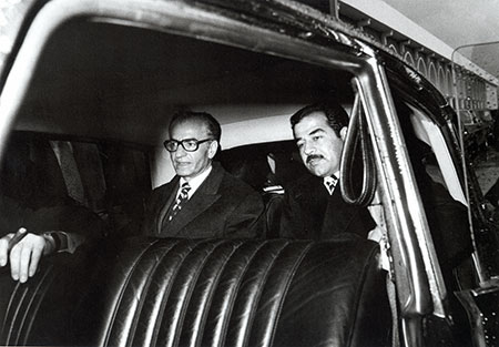 محمدرضا شاه و صدام در داخل ماشین (عکس)