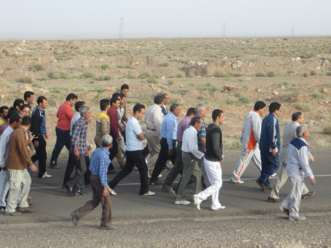 برگزاری گلگشت پیاده روی خانوادگی کارکنان نیروگاه و شرکت توزیع برق زرند