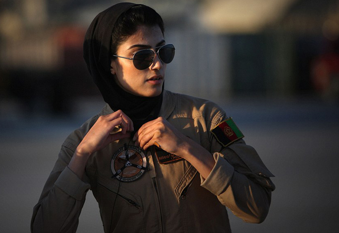 اولین خلبان زن در افغانستان (تصاویر)