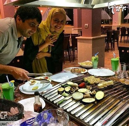 حمید گودرزی و همسرش در رستوران (عکس)