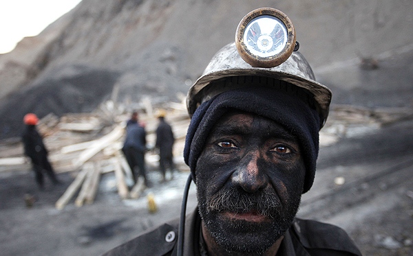 تعطیلی شرکت معدن‌جو زرند با ۴۰۰ کارگر / تجمع کارگران در دوراهی محور زرند – سی‌ریز بافق
