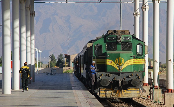 ورود روزانه ۲۵۹۸ مسافر نوروزی از طریق قطار به استان کرمان