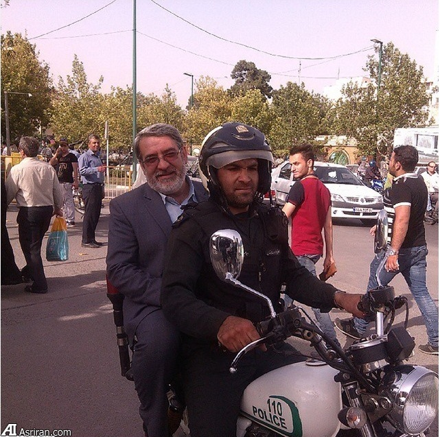 وزیر کشور ترک موتور پلیس ۱۱۰ (عکس)