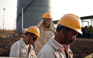 واردات کارگران چینی برای احداث کارخانه فولاد زرند
