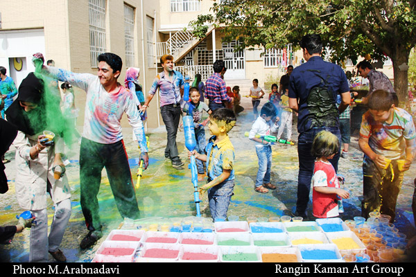 دومین جشنواره رنگ پاشی ایران در زرند برگزار شد (+تصاویر)