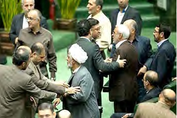 تلاش عارفی نماینده جیرفت برای حمله به صالحی / اکثر نمایندگان کرمان برضد برجام رای دادند