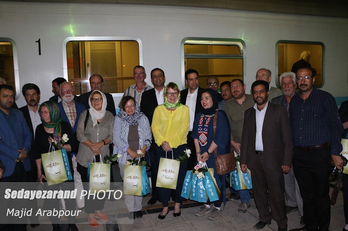 مسافرین قطار گردشگری «هزار و یکشب» در زرند سورپرایز شدند! (+تصاویر)
