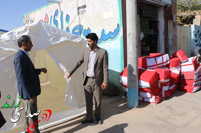 توزیع چادر در نقاط مختلف شهر زرند / قیمت ۳۱۵هزار تومان