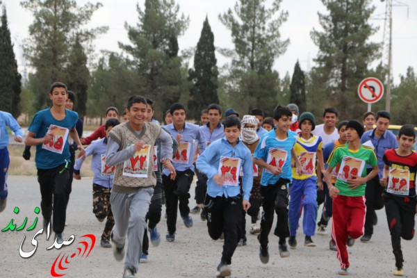 مسابقه دوومیدانی دانش‎آموزان بسیجی زرند برگزار شد (+تصاویر)