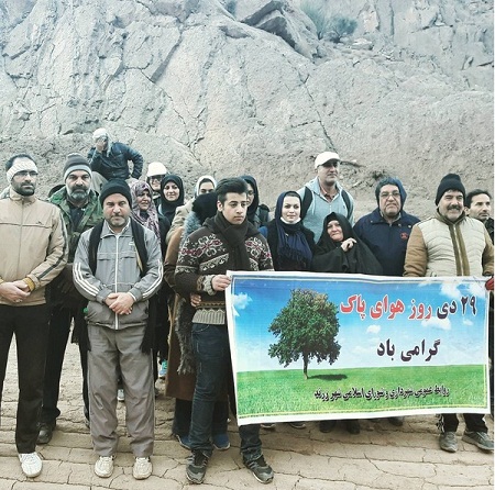 همایش کوهپیمایی کارکنان شهرداری و شهروندان زرندی برگزار شد