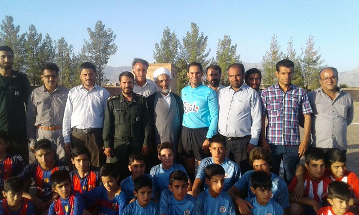 مسابقات فوتبال جام یاد و خاطر شهدای ارجمندیه زرند در حال برگزاری است