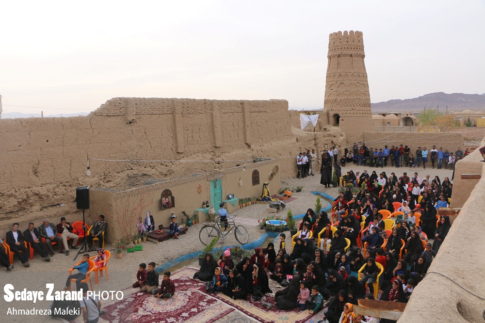 عکس/ جشن بزرگ عیدانه در بنای تاریخی چهار برج یزدان آباد زرند