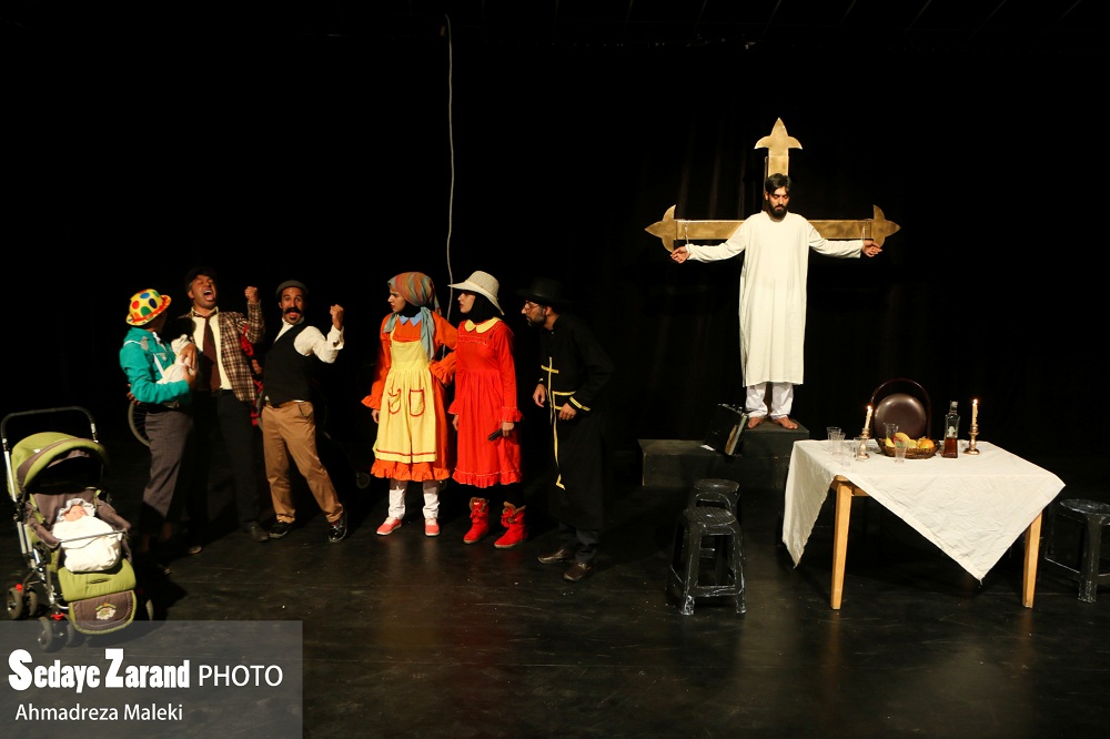 عکس/ چهارمین روز از اجرای تئاتر دُن کامیلو در زرند