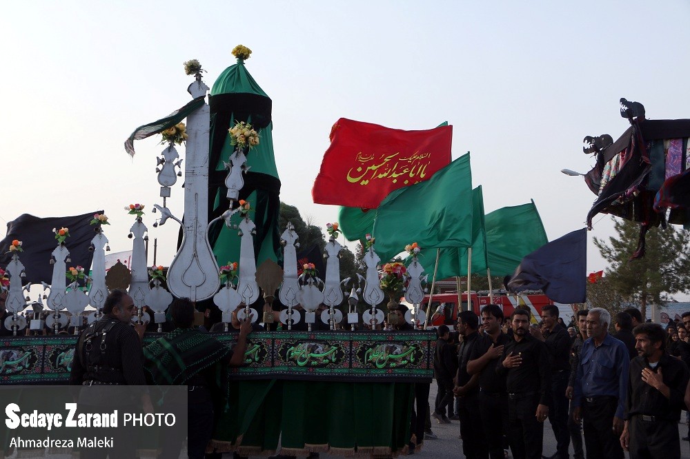 عکس/ عصر تاسوعای حسینی در جوار امامزاده عبدالله(ع) زرند