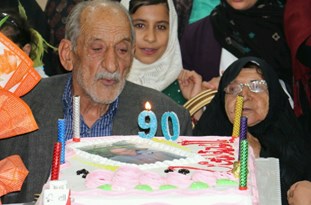 جشن تولد پدربزرگ ۹۰ ساله زرندی با ۴۸ فرزند، نوه و نتیجه+تصاویر