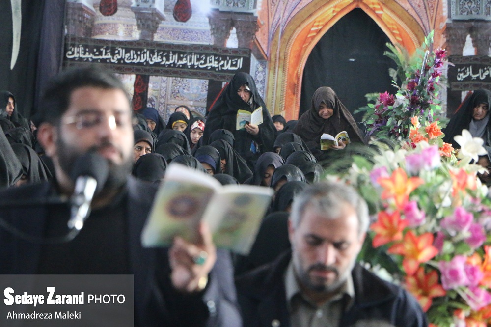 عکس/ برگزاری دعای ندبه به همراه بر افراشته شدن پرچم مهدویت در زرند