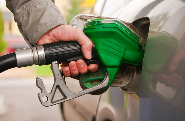 مصوبه کمیسیون تلفیق برای تخصیص ۱۲۰ لیتر بنزین برای هر کارت سوخت در ایام نوروز