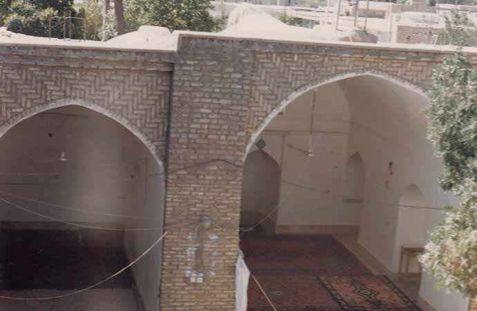 مسجد ۷۰۰ ساله قلعه زرند در معرض تهدید جدی است