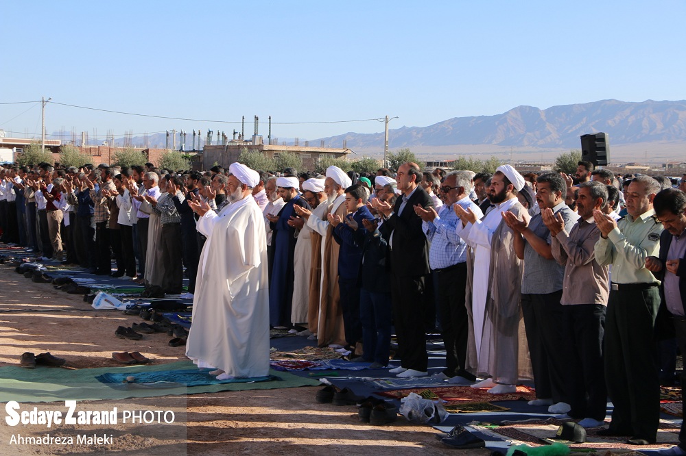 نماز عید سعید فطر در زرند به روایت تصویر