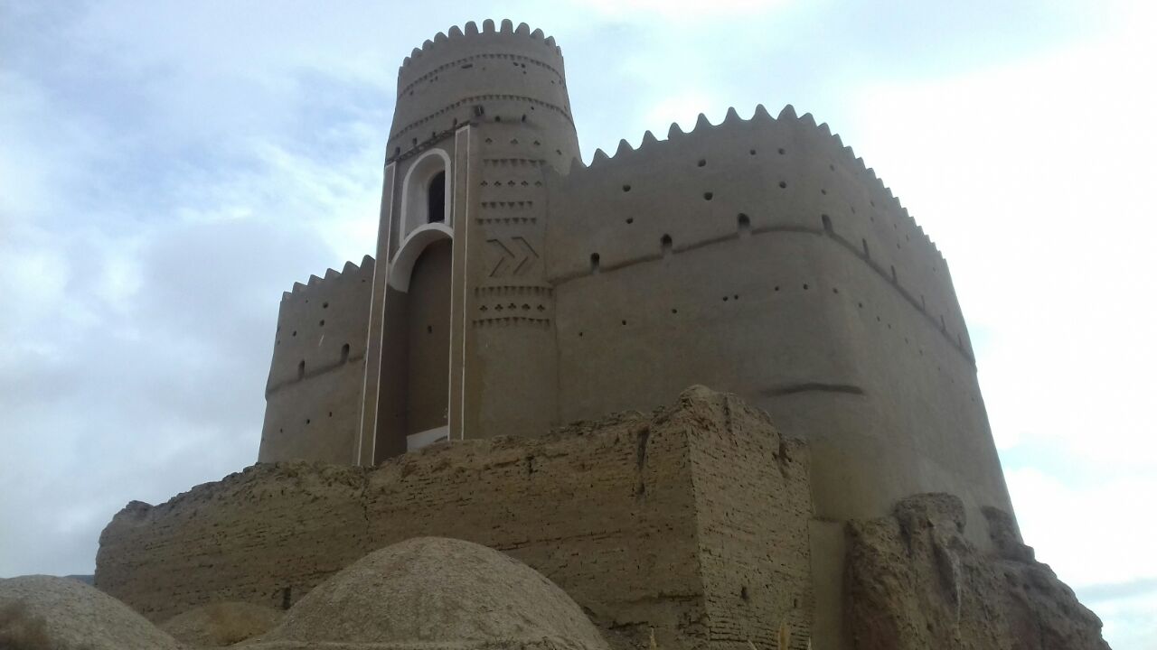 کوچکترین قلعه خشتی ایران در دست مَرمَّت