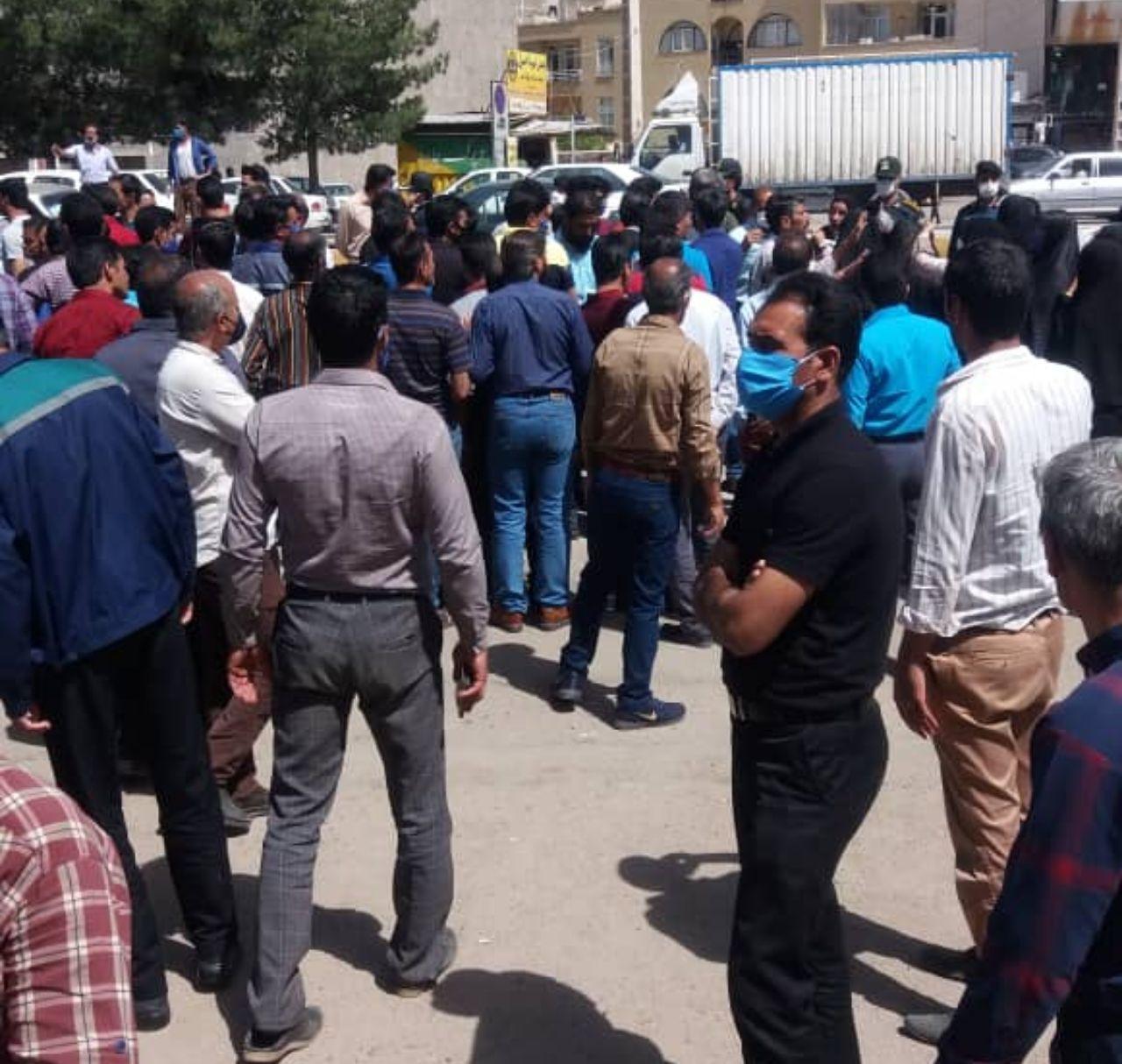 تجمع جمعی از کارگران شرکت زغالسنگ کرمان به همراه همسرانشان در نهمین روز اعتراض