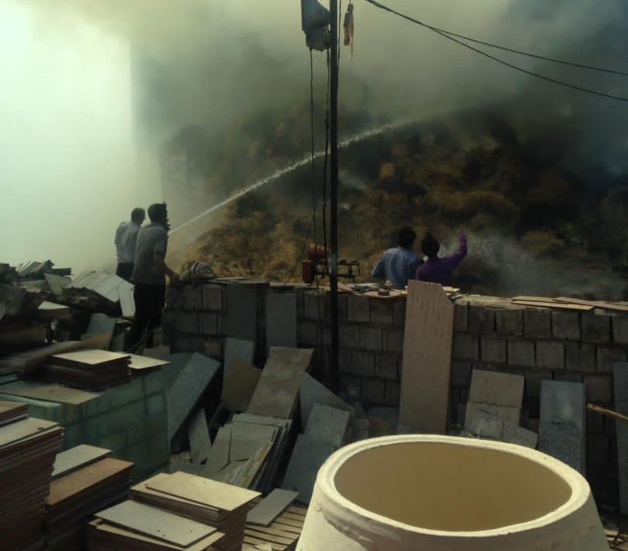 آتش سوزی امروز در مطهرآباد زرند ناشی از کاه بوده!