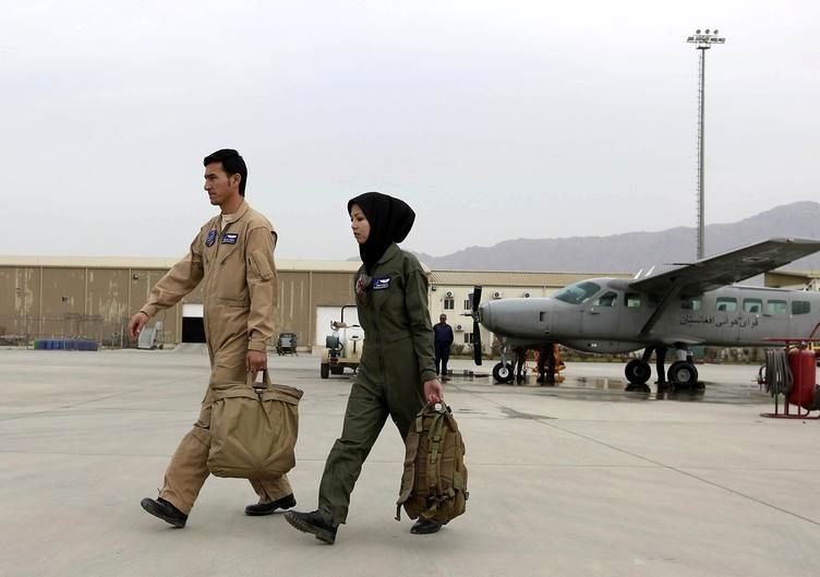 سنگسار خلبان زن افغانستانی توسط طالبان / صفیه فیروزی کیست؟