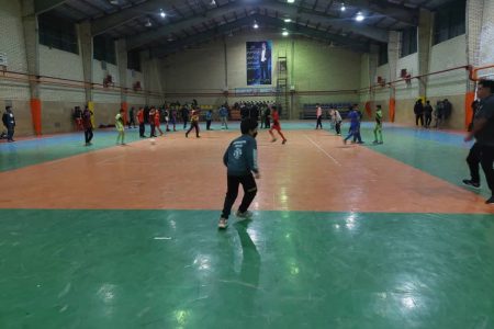 اجرای طرح استعدادیابی فوتبال و فوتسال در مناطق روستایی زرند