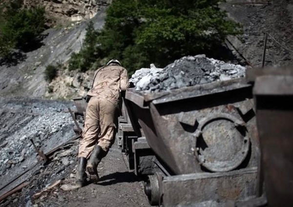 کارگران «زغال سنگ کرمان» دست از کار کشیدند/ درخواست روشن شدن وضعیت واگذاری شرکت