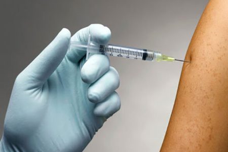 همه مردم یک دوز دیگر واکسن بزنند