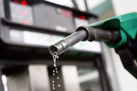 واکنش وزیر کشور به شایعه گرانی بنزین/ به هیچ وجه تغییری در سهمیه و قیمت رخ نخواهد داد