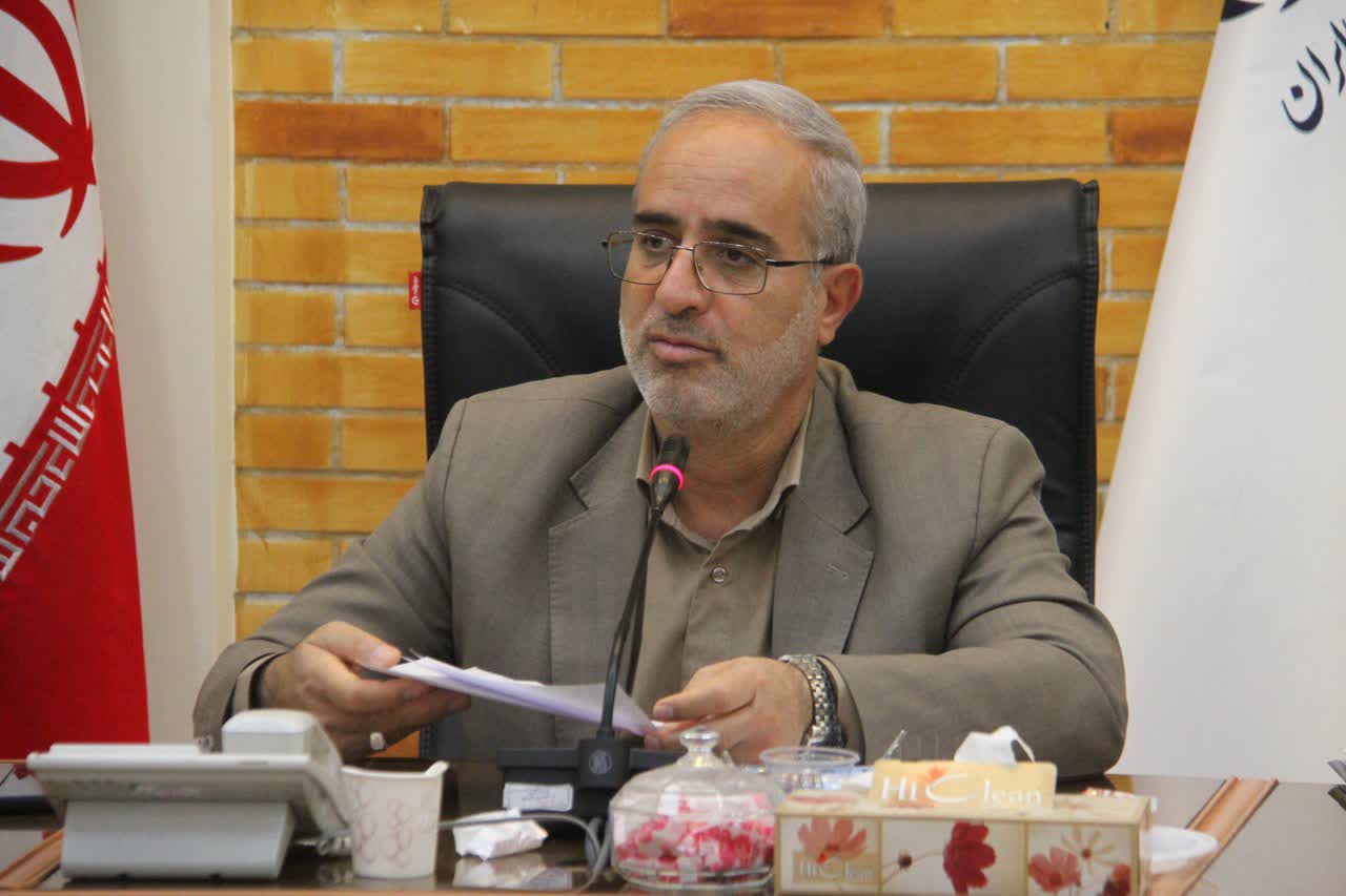 استاندار کرمان: مدیران بانک ها اگر نمی توانند تسهیلات بپردازند، محترمانه بروند