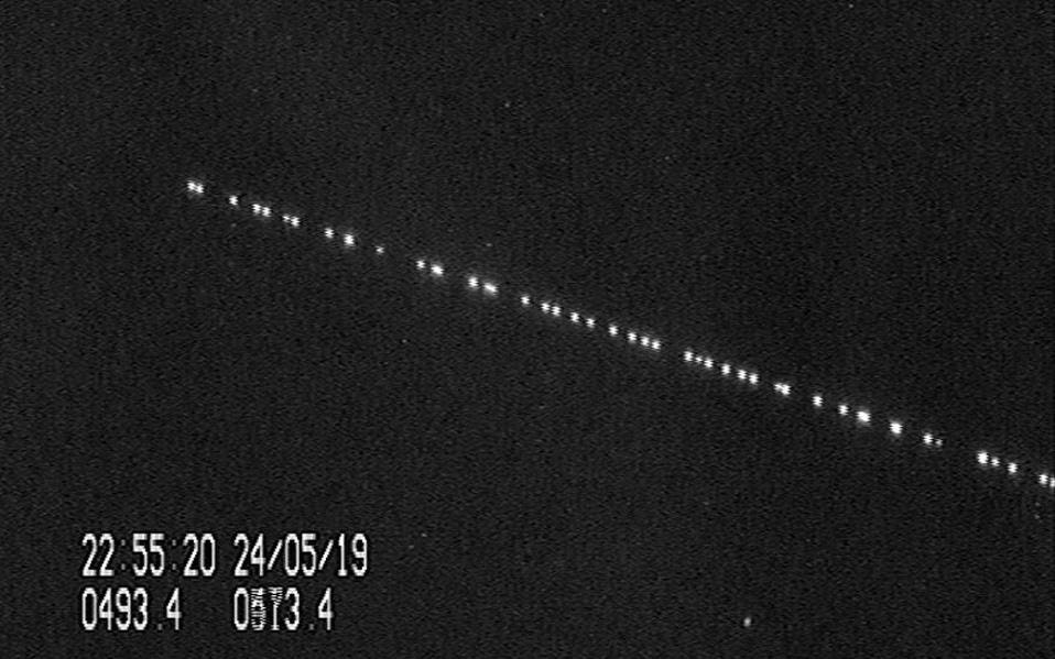 اجسام نورانی که در آسمان پابدانا و زرند دیده شدند احتمالاً قطار ماهواره ای استارلینک بوده
