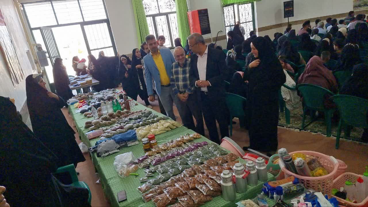 بازدید بخشدار مرکزی زرند از جشنواره غذا و مشاغل خانگی