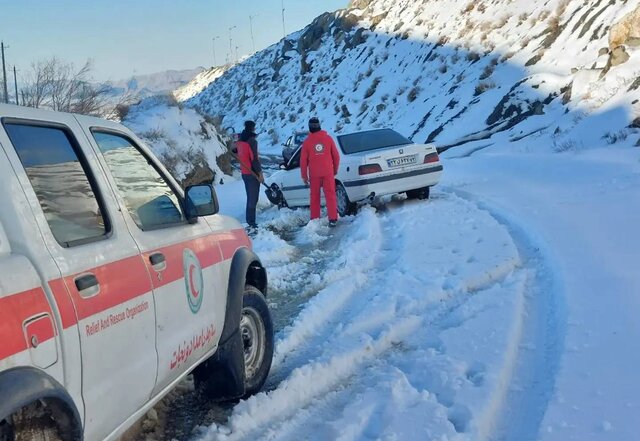 بارش شدید برف در محورهای استان/ترافیک در جاده های کرمان