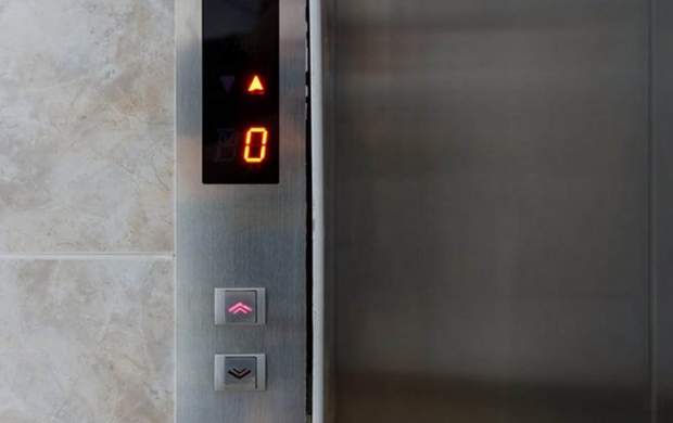 سقوط آسانسور غیر استاندارد در زرند حادثه آفرید