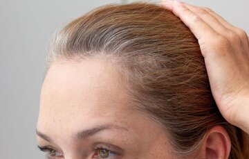 افزایش سن چطور سلامت موها را تحت تأثیر قرار می دهد؟/ نکاتی برای تقویت مو