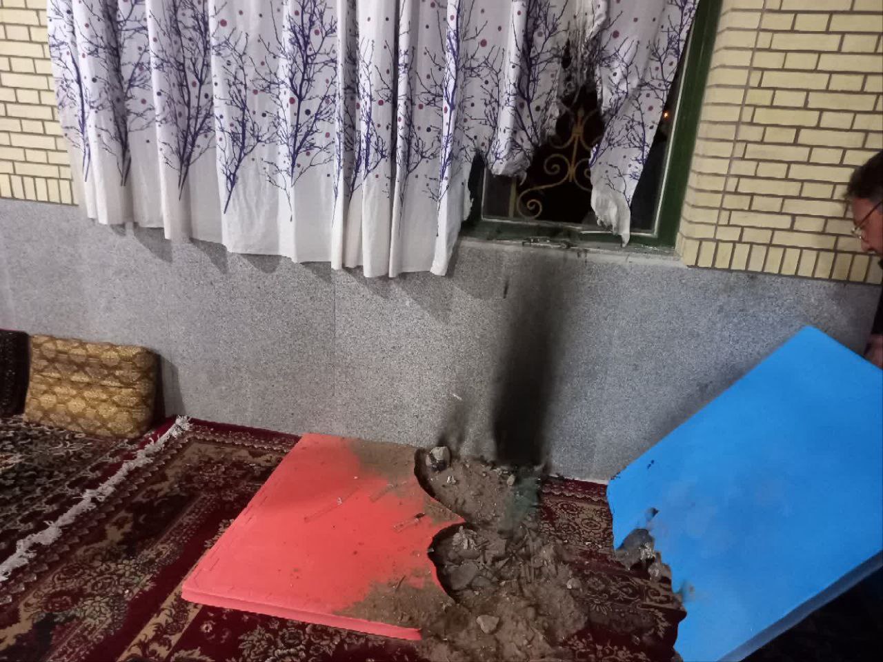 جوان زرندی آتش مسجد را خاموش کرد