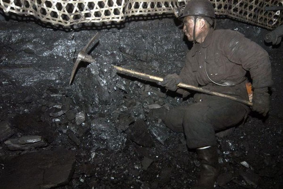 صندوق بازنشستگی فولاد در واگذاری شرکت زغال سنگ کارشکنی می کند