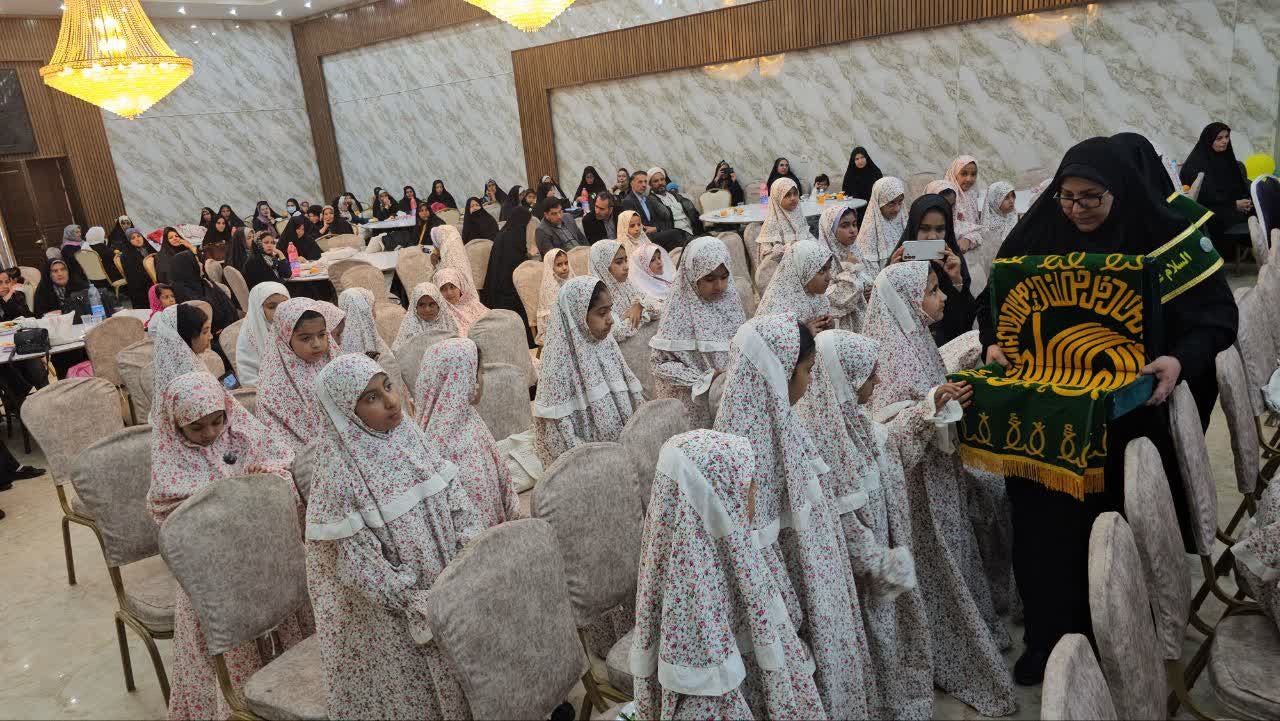 جشن عبادت دختران دانش آموز تحت پوشش کمیته امداد شهرستان زرند
