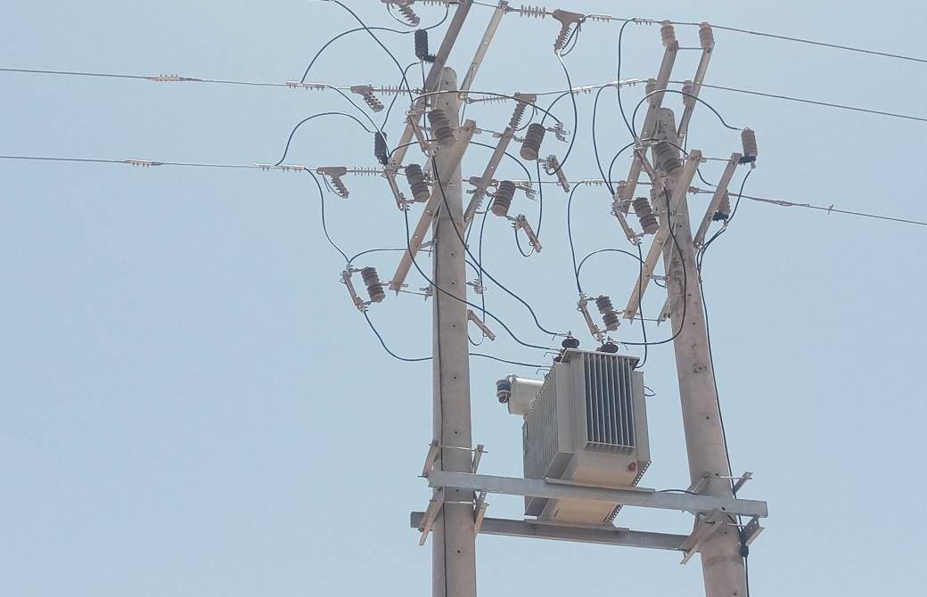 افت ولتاژ برق روستاهای غربی زرند برای همیشه مرتفع شد